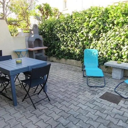 Climatisé Avec Grande Terrasse, Proche Plages Et équipé Pour 5 Personnes - Fr-1-326-657